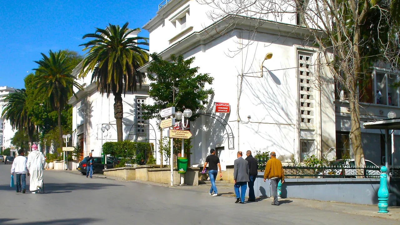 Entrée du CHU Mustapha Pacha, à Alger