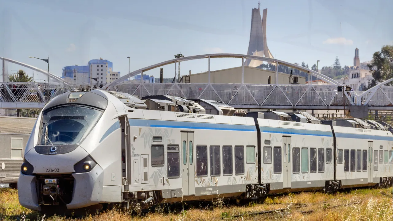 Automotrice Coradia de la SNTF en gare de l'Agha, à Alger